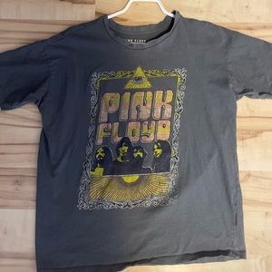 Pink Floyd graphic tee size small